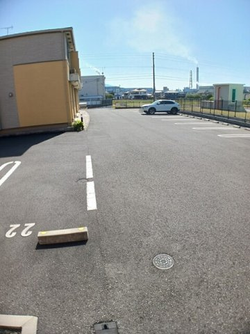 ミニョン　ノンブリル川之江Ａの駐車場