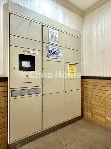 グランシティレイディアント東京イーストの設備|【宅配ボックス】在宅時・不在時に関わらず、居住者の代わりに非対面で宅配物を受け取ってくれる便利な設備です。わかりやすくご説明致しますので見学時にはお部屋だけではなく共用部分もぜひチェックしてください。