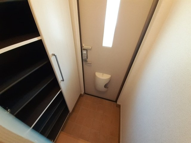 モデルノ　エイトの玄関