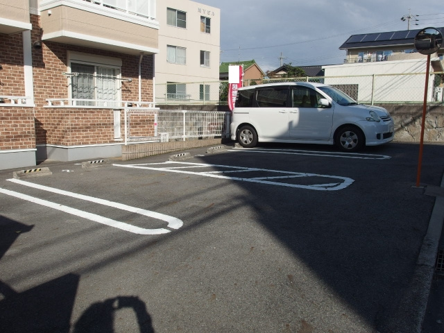 ヴィラ青蛾の駐車場