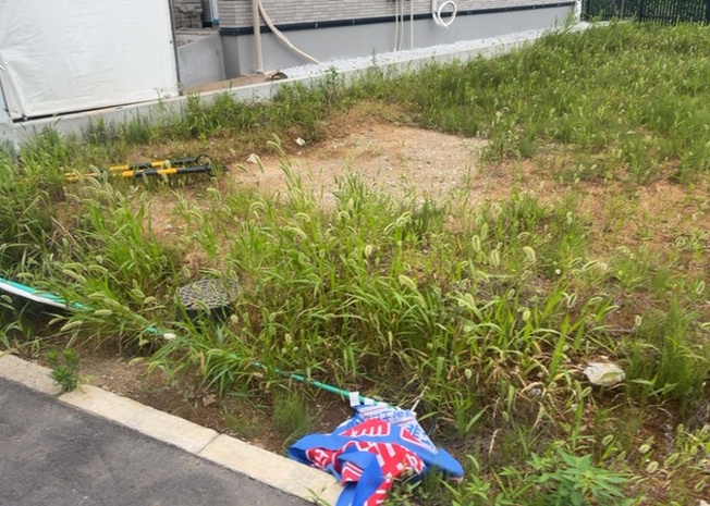 【玄関】 | 玄関は家の顔でもあり、家族以外の目にも止まる場所です。玄関は外との間を仕切る扉、靴などをしまっておく収納スペース、靴脱ぎのたたきスペース、来客とのやり取りをするドアホンなど複数のアイテムからなります。