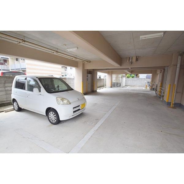 公園前ウエストハイツの駐車場