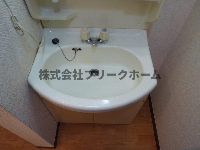 三鷹市上連雀５丁目のアパートの洗面所