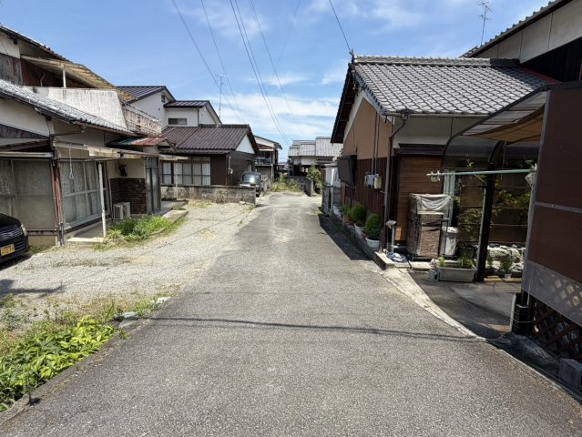 西条市福武甲1483-2　売土地の前面道路含む現地写真