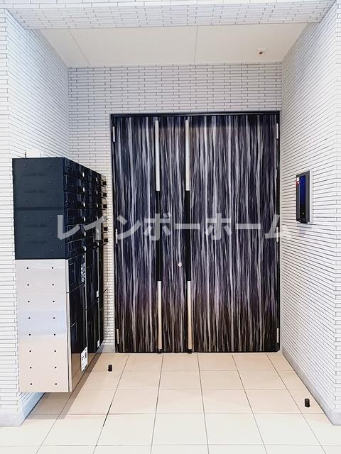 ライズ脇田町　B館のエントランス