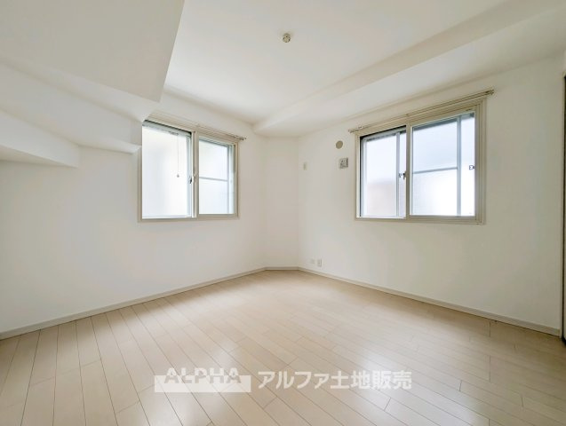 東村山市青葉町二丁目　中古戸建の洋室|【multi room】
◆多用途に使える一室◆収納やワークスペースとしても活用できる洋室。家族構成やライフスタイルに合わせて柔軟に使える空間です。