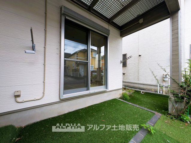 東村山市青葉町二丁目　中古戸建の庭|【Garden】
◆庭◆住まいに心地よい開放感を添える庭スペース。お子さまの遊び場や愛犬との時間、休日のティータイムなど、暮らしの楽しみが自然と広がる場所です。
