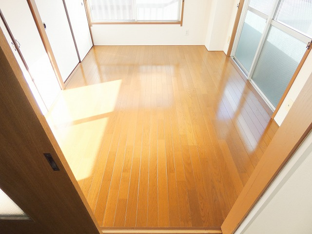 UMOOREの居間・リビング
