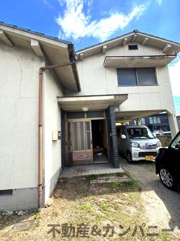 平井町の中古のおうち　松山市平井町中古戸建の玄関|シンプルで使いやすい玄関です
