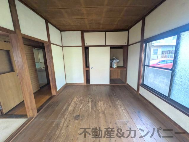 平井町の中古のおうち　松山市平井町中古戸建の居間・リビング|居間です。