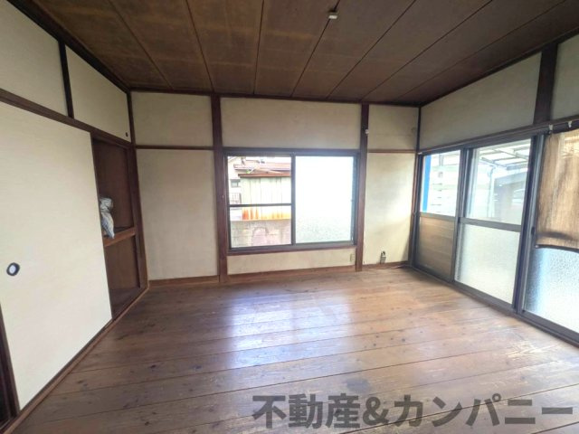 平井町の中古のおうち　松山市平井町中古戸建の居間・リビング|居間です。