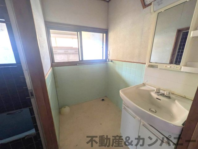 平井町の中古のおうち　松山市平井町中古戸建の独立洗面台|独立洗面台