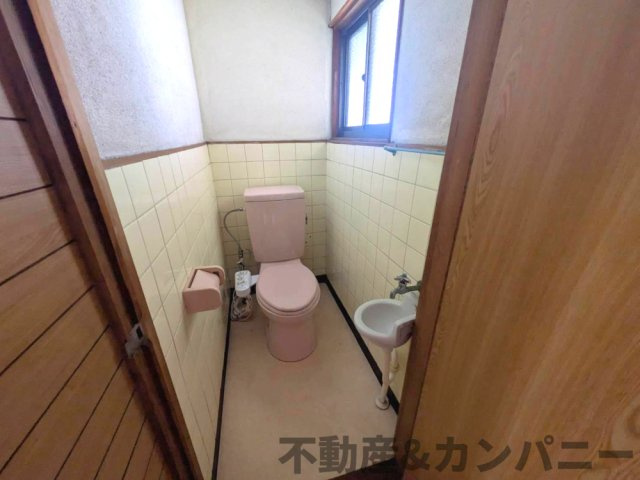 平井町の中古のおうち　松山市平井町中古戸建のトイレ|1階トイレ