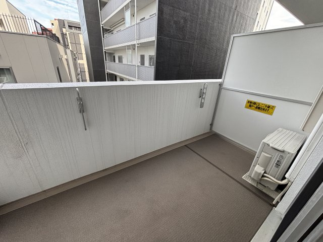 アルティザ仙台花京院のバルコニー