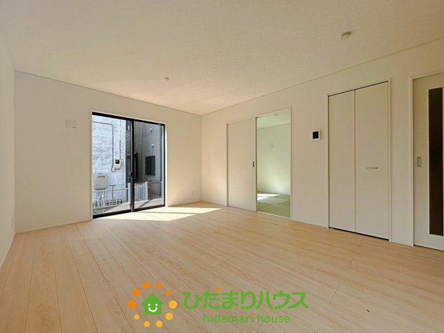 杉戸町内田第８　新築一戸建て　01　クレイドルガーデンの居間・リビング