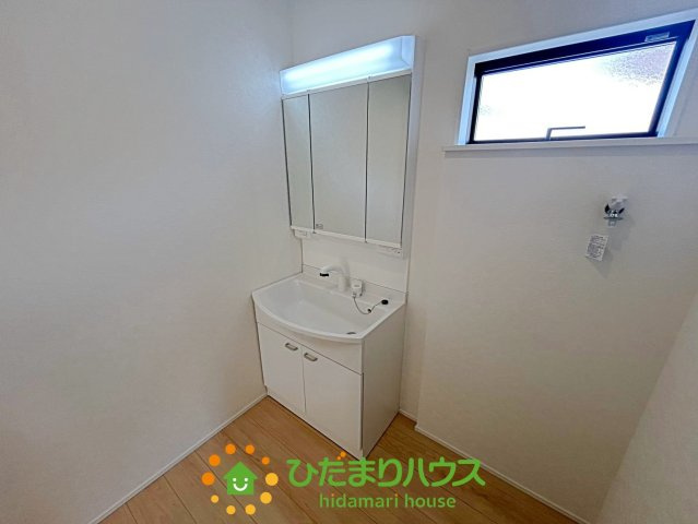 杉戸町内田第８　新築一戸建て　01　クレイドルガーデンの独立洗面台