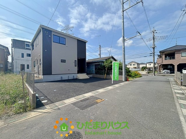 杉戸町内田第８　新築一戸建て　01　クレイドルガーデンの前面道路含む現地写真