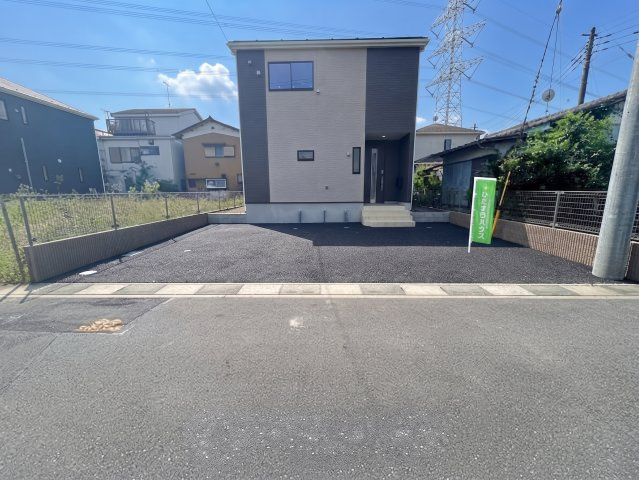 杉戸町内田第８　新築一戸建て　01　クレイドルガーデンの駐車場
