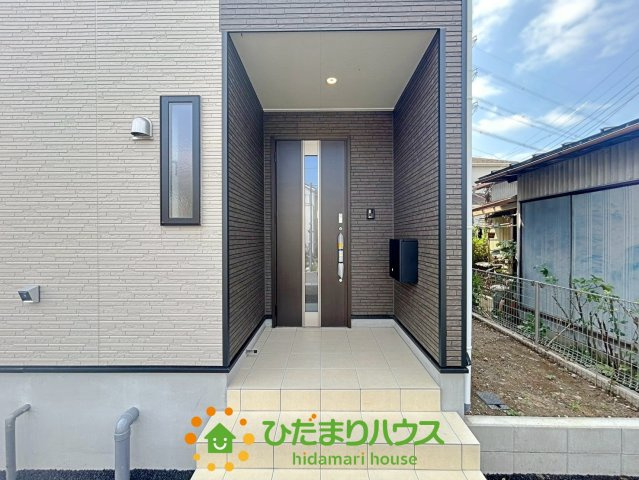 杉戸町内田第８　新築一戸建て　01　クレイドルガーデンの玄関
