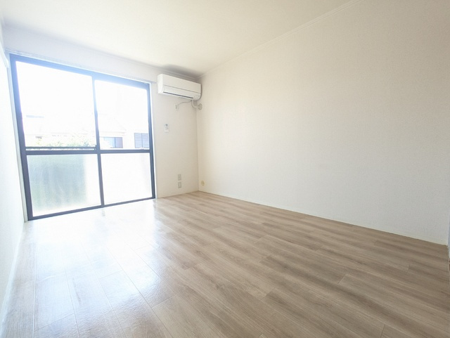 明るい印象のお部屋です！