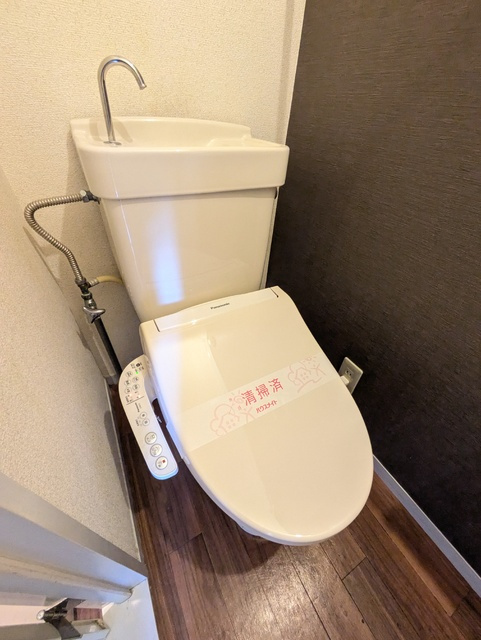 温水洗浄便座で快適です。