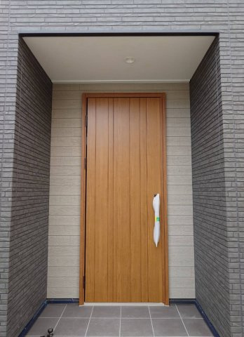 SUN COURTーサンコート－小倉南区下曽根3丁目【小倉南区　新築戸建て】の玄関|断熱玄関ドア採用♪断熱機能が高いだけではなくスマートキーで開閉できます♪　【小倉南区　新築戸建て】