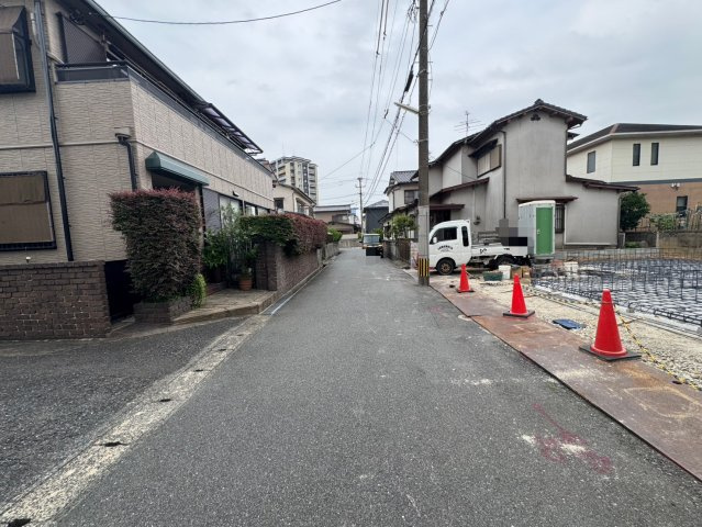 【前面道路含む現地写真】の画像