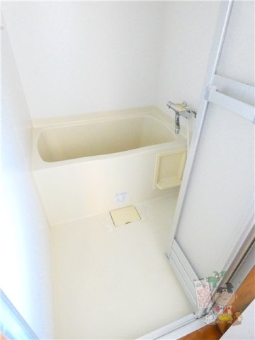 ノーブル西長瀬の浴室