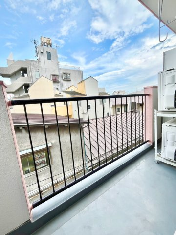 池袋ＳＹマンションのバルコニー|2026.07.27撮影

現地ご見学希望・資料請求などお気軽にお問い合わせ下さい！
03-5990-5201