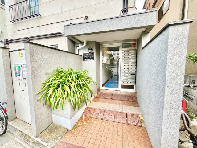 池袋ＳＹマンションのエントランス|2026.07.27撮影

現地ご見学希望・資料請求などお気軽にお問い合わせ下さい！
03-5990-5201