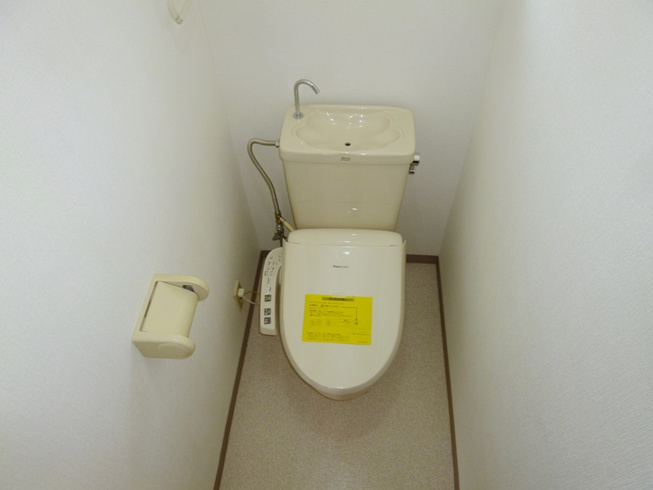 シンプルで使いやすいトイレです♪