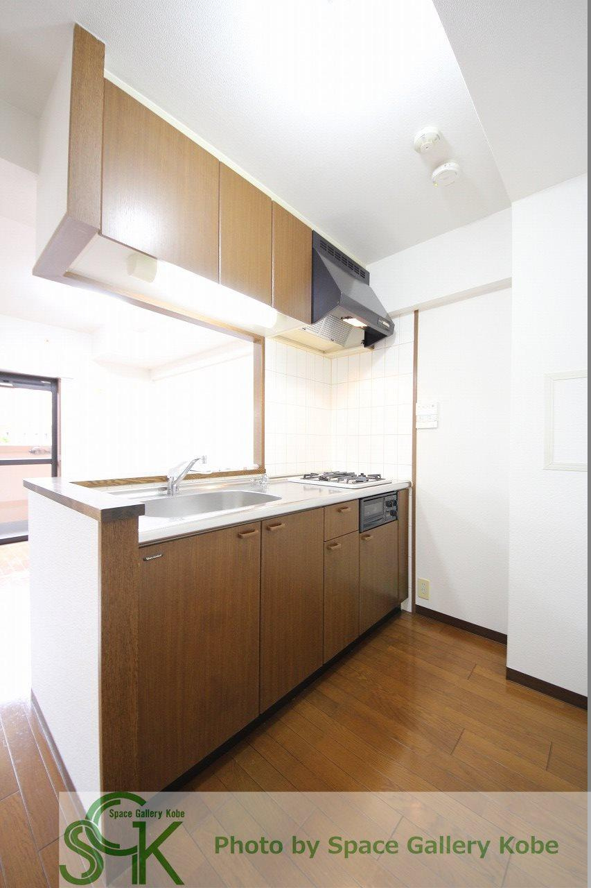 プラザハイツ二ツ屋　F棟のキッチン|※お部屋により仕様が異なる場合があります。
