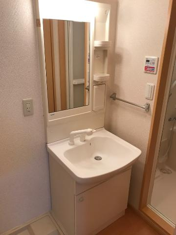 菊池郡菊陽町大字津久礼のアパートの洗面所|洗面