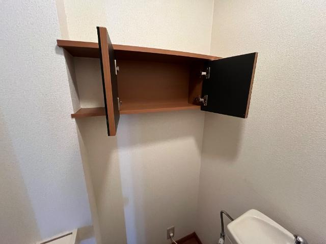 菊池郡菊陽町大字津久礼のアパートのトイレ|トイレ収納