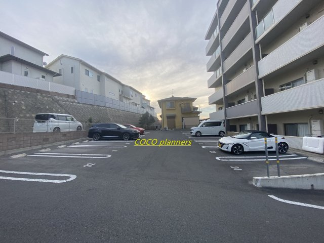メゾンシャリテⅢの駐車場
