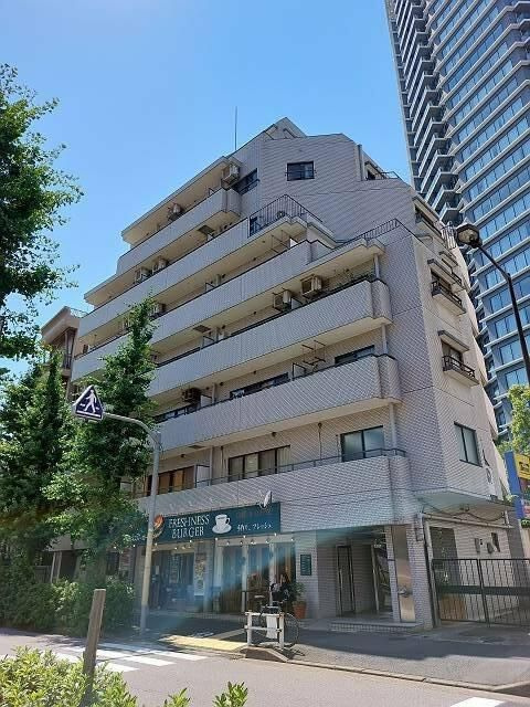 シャンボール新宿の外観