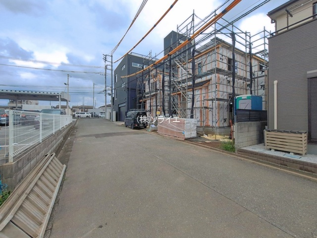 川越市南台２丁目　全2棟　新築戸建　ハートフルタウンの前面道路含む現地写真