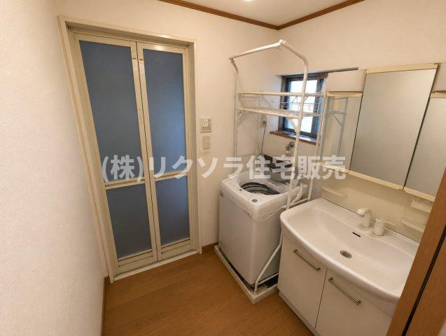 門真市四宮　一戸建ての洗面所|AIにて残置物を消して掲載しております。
居住中につき家具・残置物等ございます。