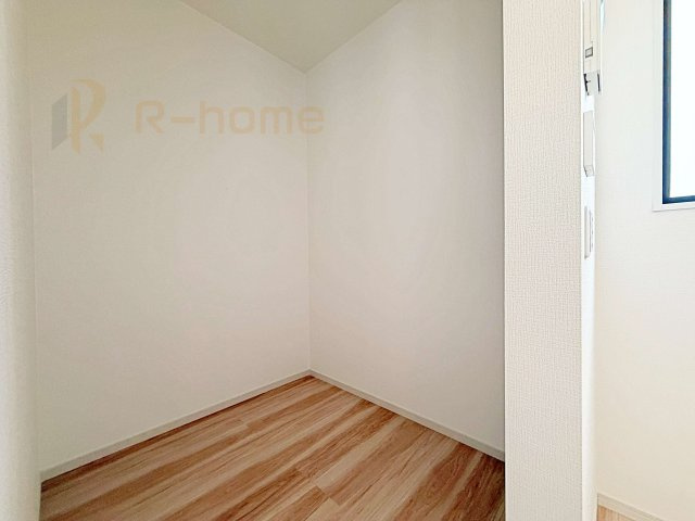我孫子市青山台10期　新築戸建て　1号棟の収納|キッチンにはパントリーを設置！キッチン回りの整理整頓の悩みも解決♪