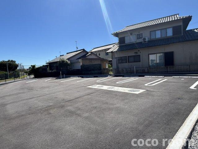 コスモスの駐車場