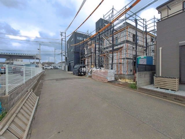 川越市南台２丁目　全2棟　新築戸建　ハートフルタウンの前面道路含む現地写真