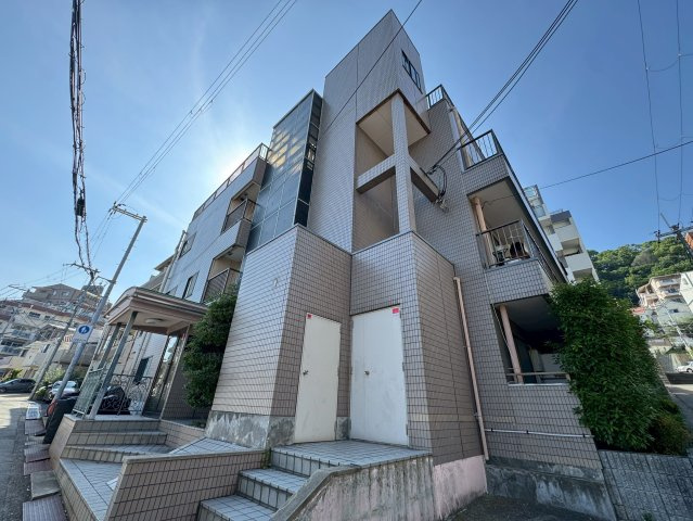 ロイヤルコート山本通の外観