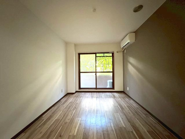 ロイヤルコート山本通の居間・リビング