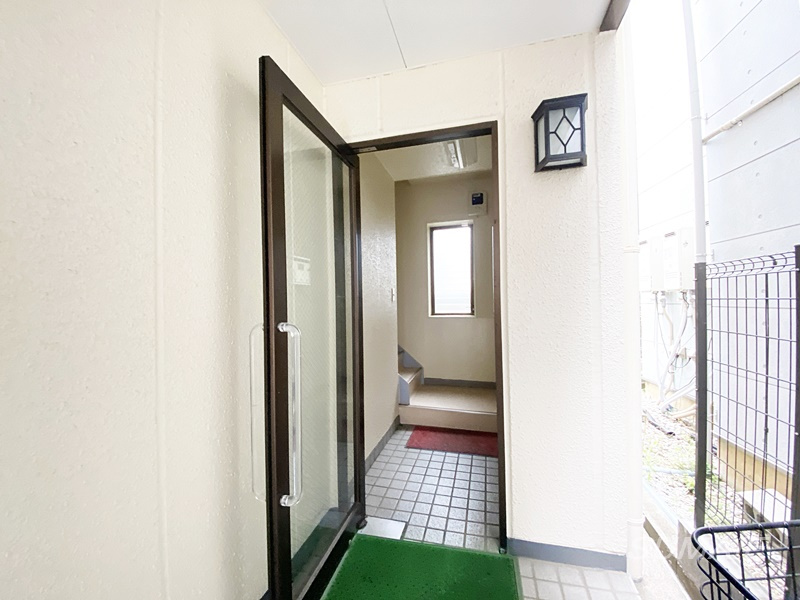 フラワーハイツのエントランス|建物入り口です☆