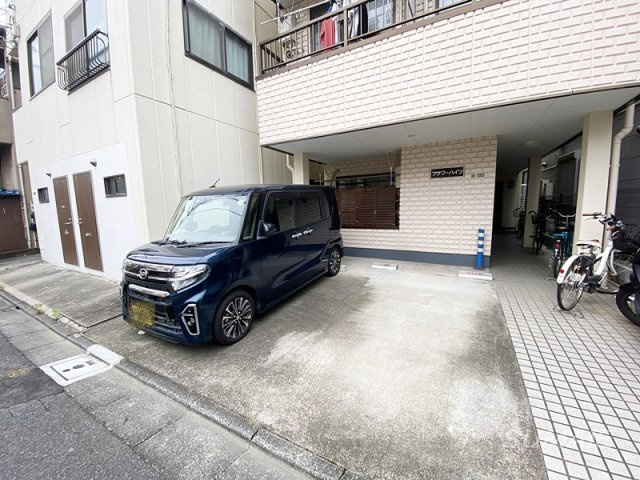 フラワーハイツの駐車場|駐車場です☆