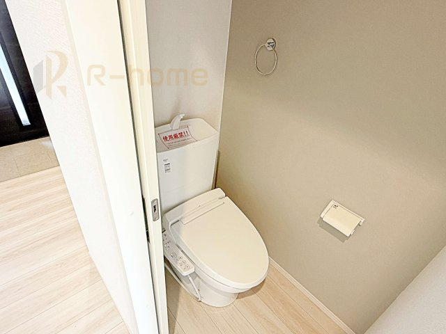 我孫子市青山台10期　新築戸建て　2号棟のトイレ|温水洗浄便座付きのトイレ。
トイレが２ヵ所設置で朝の忙しい時間でも安心です。