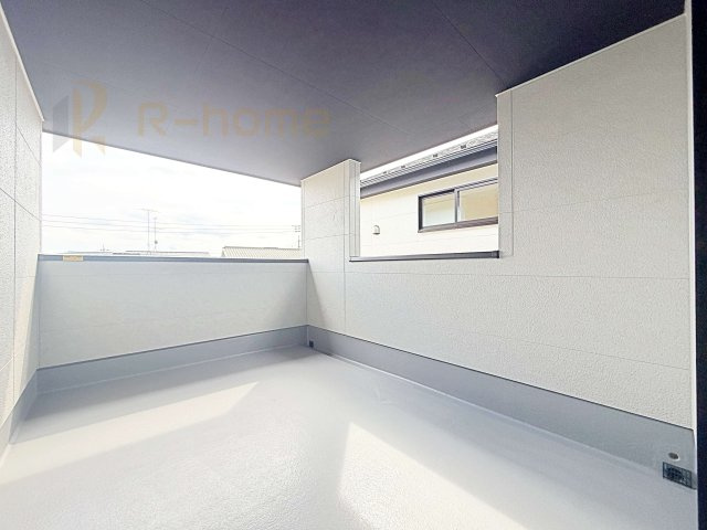 我孫子市青山台10期　新築戸建て　2号棟のバルコニー|急な雨でも安心のインナーバルコニー♪忙しいご夫婦も大満足♪