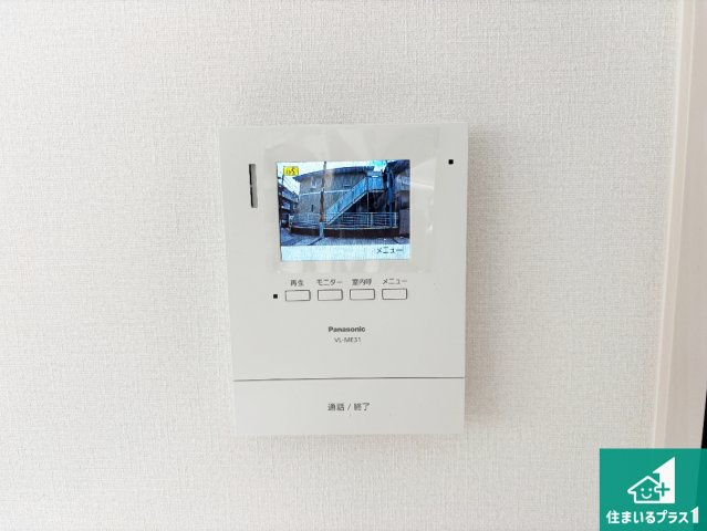 豊中市螢池南町　第2期　新築一戸建ての防犯設備|カラーモニターインターホン！声だけでなく来訪者の姿や顔がモニターで確認できるので、小さなお子様がいらっしゃるご家庭でも安心できます！