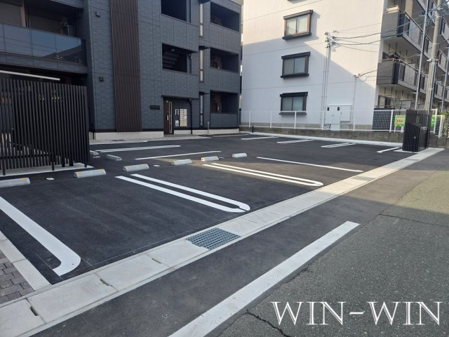 D-avance柱六番町 Ⅲの駐車場