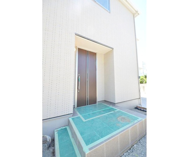 藤沢市本鵠沼２丁目の一戸建てのエントランス
